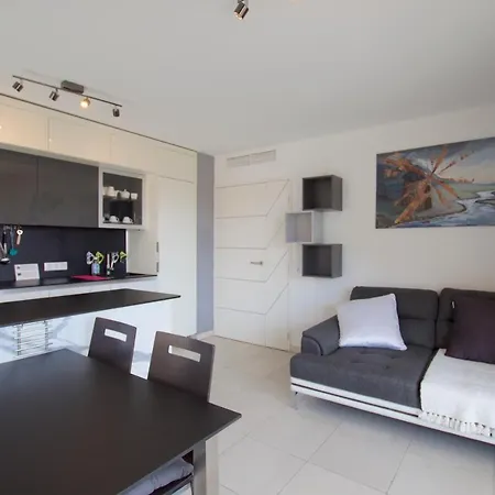 דירה Krystal Palace B בוסוליי